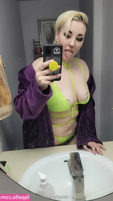 ravenpnevermore - Tiny nips 🍒