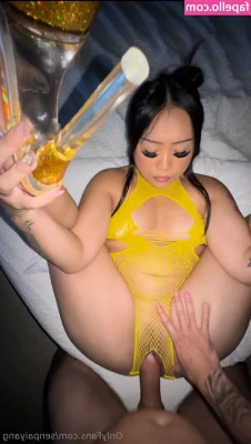 senpaiyang - Just want to remind people this account is not full nude  I can see