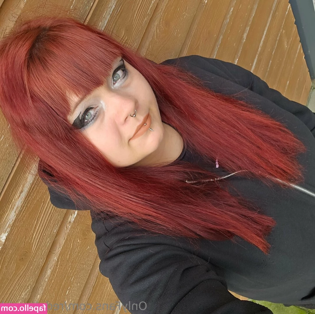 redaltergirl - Whatcha up to 2nite? I’m bored 😑 hit me up in the messages!!!