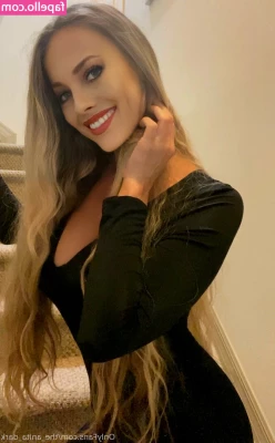 the_anita_dark [ the-anita-dark ] - The stares kill me makes me want so much more