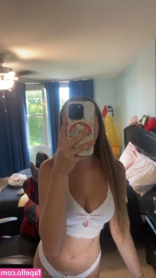 chloebxrry - do you like when I smile ? :)