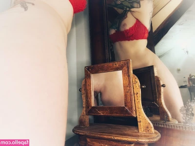 dontaskalex - those hotel mirror selfies tho