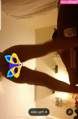 avoyeurtale - Vuoi vedere le nostre fighe che si allargano con dildo enormi  Do you