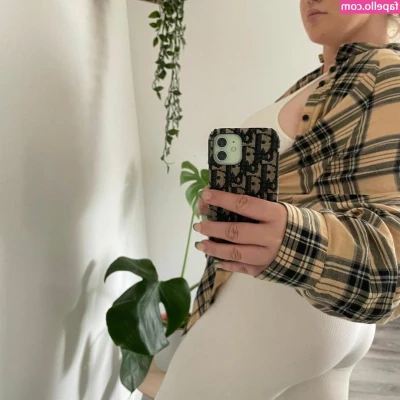 Baddybrunettexx - wanna play? 😳