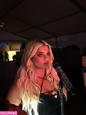Bebe Rexha [ bebe-rexha ] - You can't think with this view. So don't. Just send $$$.