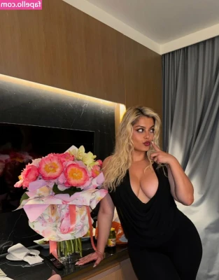 Bebe Rexha [ bebe-rexha ] - Strip down with me daddy 😏
