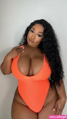 brittney_tonee [ brittney-tonee ] - Solo plays?👀 Dm me daddy 😈