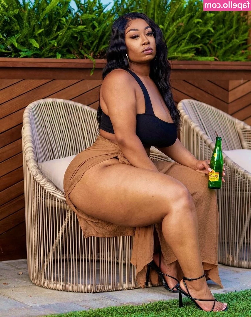 brittney_tonee [ brittney-tonee ] - Help me slip out of these