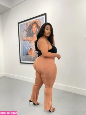 brittney_tonee [ brittney-tonee ] - I love making you weak 😂😍😍