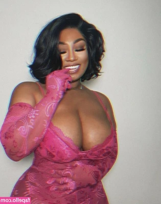brittney_tonee [ brittney-tonee ] - Do you know what’s on the menu? Me-n-u! 🤭