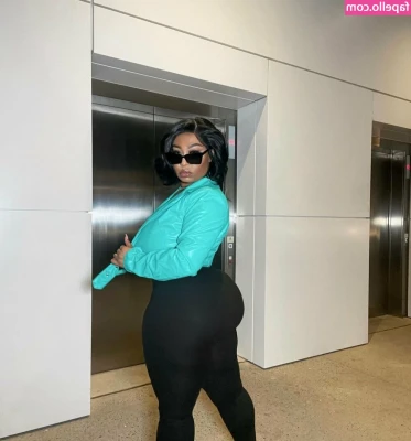 brittney_tonee [ brittney-tonee ] - I don’t have a gag reflex