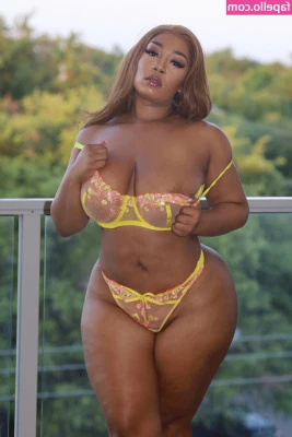 brittney_tonee [ brittney-tonee ] - What a good girl my pet is! This is the kind of thing that goes on at