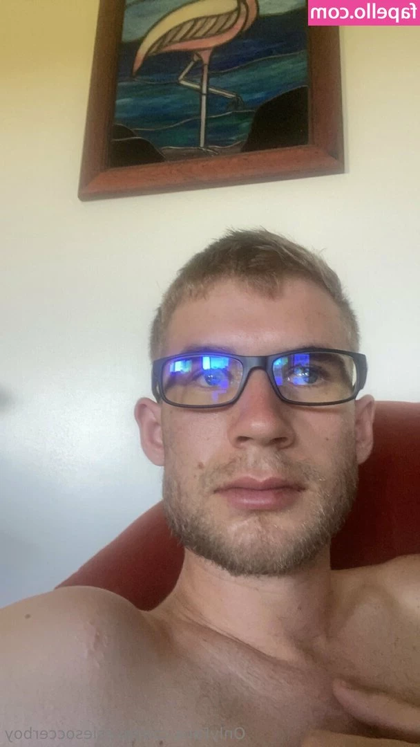 aussiesoccerboy - Big tits and my pretty bush above my pussy 😉 See all my nudes for