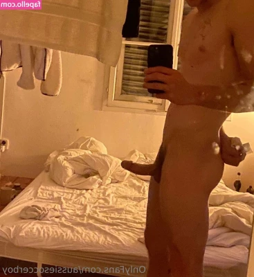 aussiesoccerboy - Squeezing ain t easy