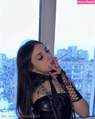 eva_taft [ eva-taft ] - Exclusive onlyfans video 🙌 Close up sweaty feet sniffing and