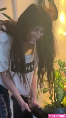 Doddleoddle - Backstage 🖤✨ if you love me like my 10 previous posts 🥰 help
