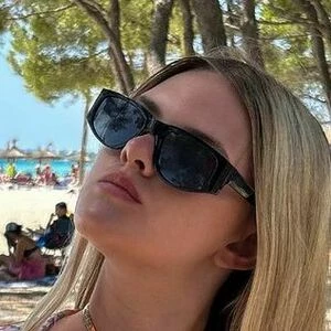 ladyaria_hot