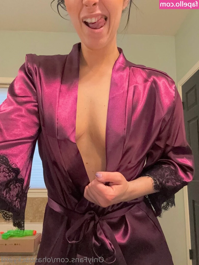 Annie Kundis [ annie-kundis ] - who loves natural boobs