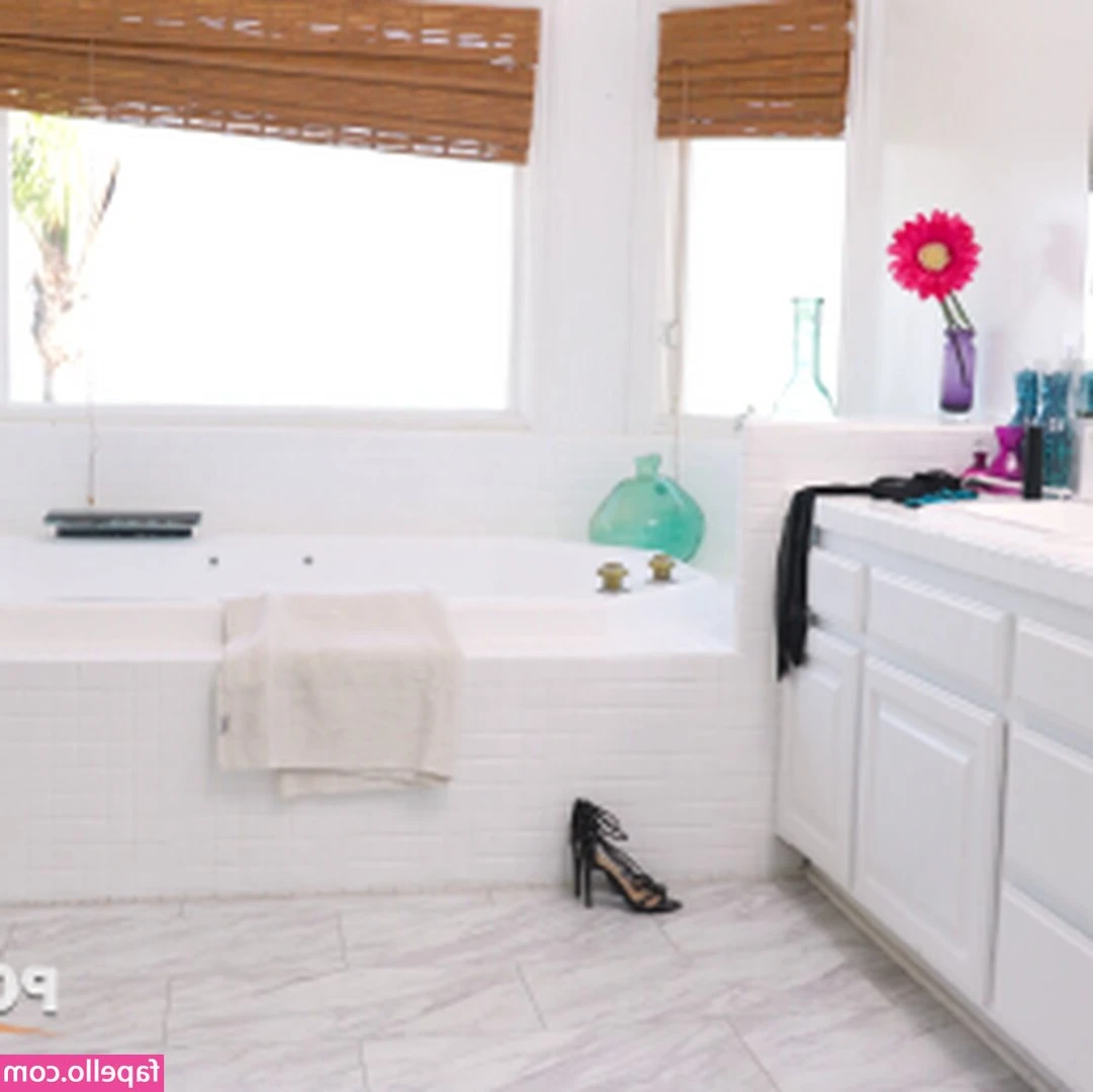 Dee Williams [ dee-williams ] - wanna play with them? 🍒😏