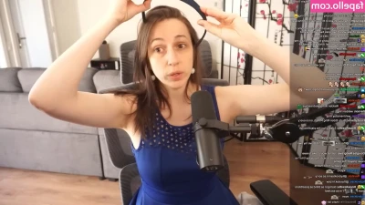 CrystAAHHL - Waiting for you in the DM's babe 😘