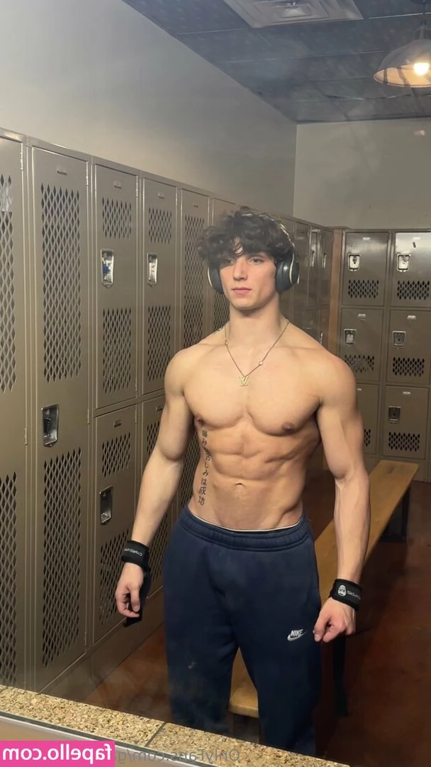 gainsfromgeebs - Video : "He gets boobs, you don't."