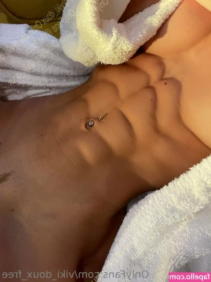 viki_doux [ viki-doux-1 ] - took me a while to realize that I love this color 🤭