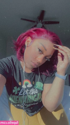 kissbybria - Sua cavala sentando 😈  your hot girl sitting 😈