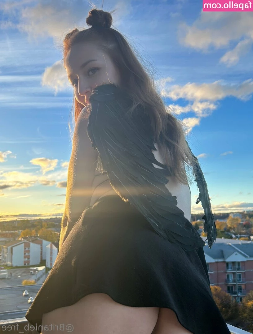 britanieb_free [ britanieb-free ] - have a little friend joining me tonight 👅
