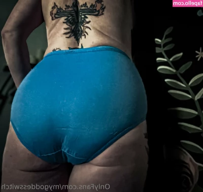 mygoddesswitch - New dress, who dis?