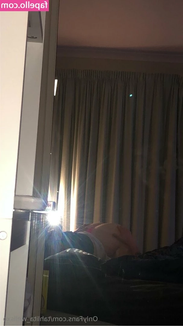 tahlita_wellsxo [ tahlita-wellsxo ] - I just love how the fishnet pulls my nipples apart