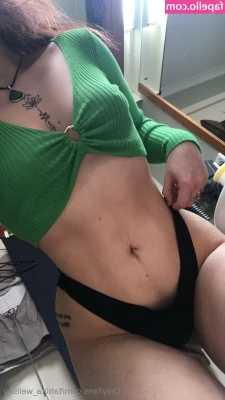 tahlita_wellsxo [ tahlita-wellsxo ] - It s been a long stressful night  I need a good little cum dump to