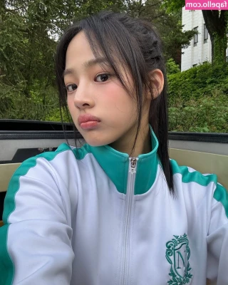 Minji - Swipe for boobies