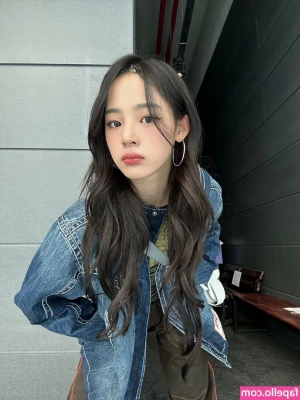 Minji - Look at the reflections and the little ripples on my