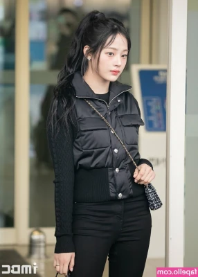 Minji - Like the moves bbs??? 😋🍑💖