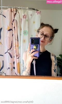 angel1999xxx - Am I the kind of girl who makes you instantly horny? 😏