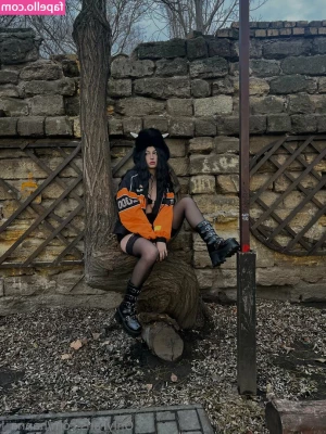 hanna_l [ hanna-l ] - Can I get some love for soft tummy s and strong thighs   And feet  of
