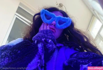 hanna_l [ hanna-l ] - Just me tweaking at work also I don t wear parities underneath my