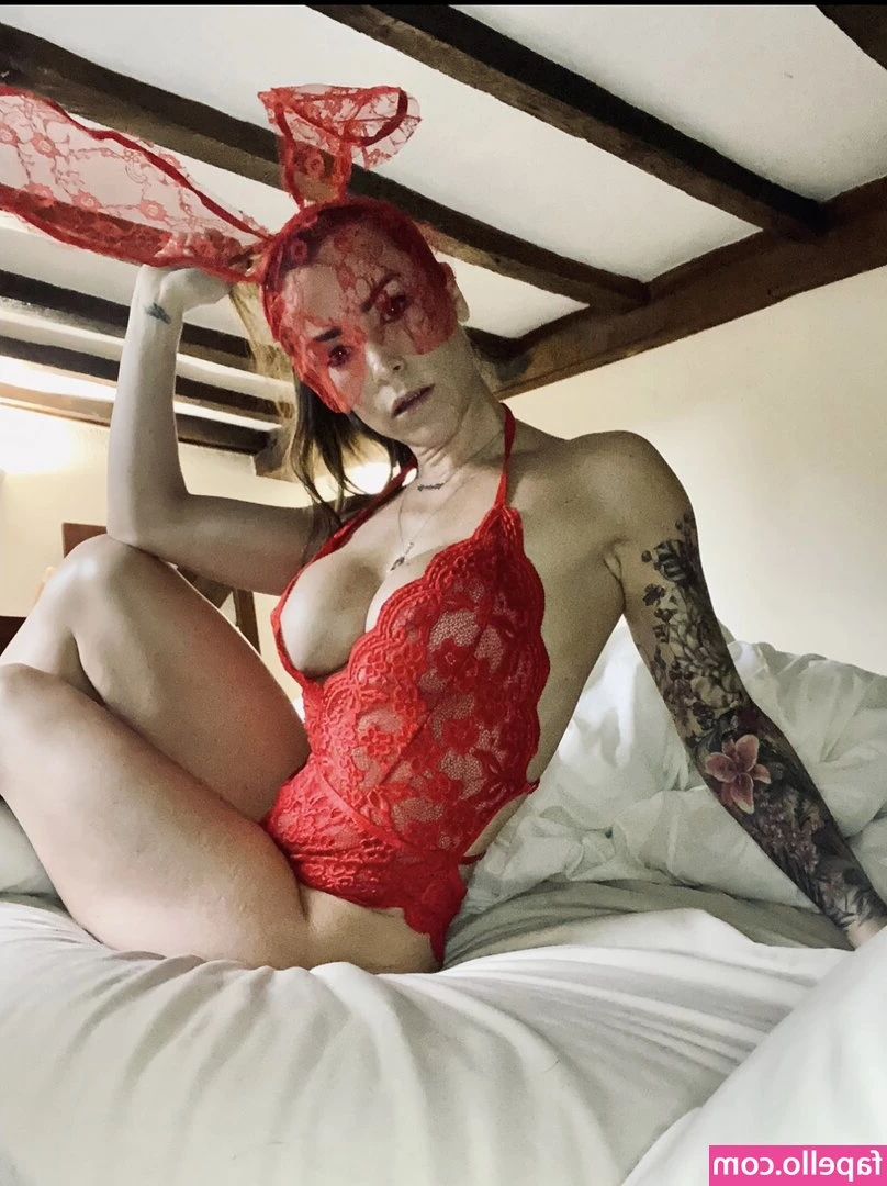 Laineybopster - VIENI AMORE OGGI SONO SULER ECCITATA E TI ASPETTO IN CHAT QUI   https