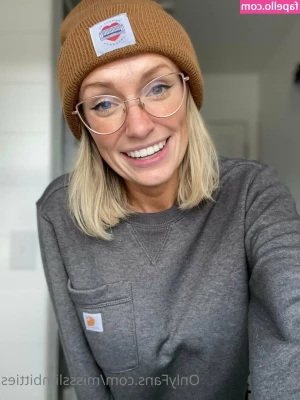 maddymeadows - I love me some yoga  Think you could put me in a pretzel