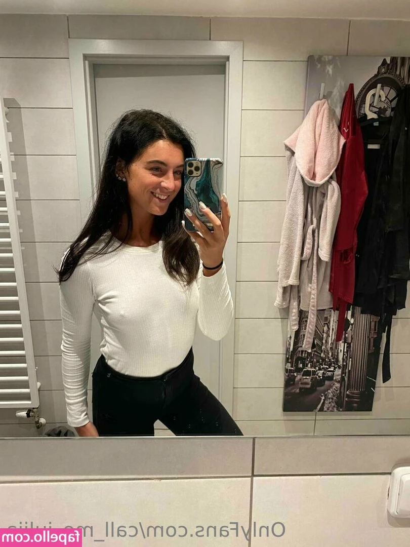 call_me_juliia [ call-me-juliia ] - Do you like it when girls show off their feet in public?