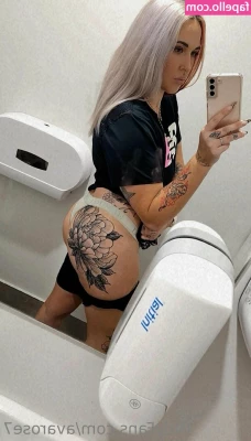 avarose7 - Mirror mirror on the wall… who’s the baddest of them all? 😈