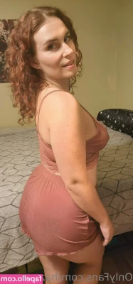 hazy_maeveyl [ hazy-maeveyl ] - I love rubbing lotion on my feet