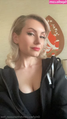 brittanyjean_free [ brittanyjean-free ] - I ve never had sex on the window sill  It s my dream  cause then my
