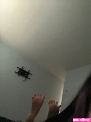 babagirl - Going live in 30 mins... U can see me in my Xmas outfit.. Taking