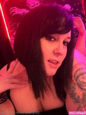 ChelBunny - I’m the kind of witch you want around 😉🐍