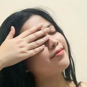 bustyzoe