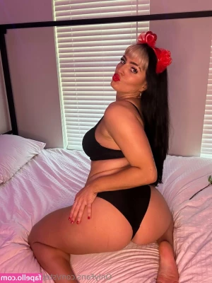 stephdelander - Gorda cachonda se baña
