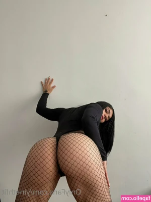 Yineth Medina [ yineth-medina ] - Who wants to take these clothes off of me and really start a workout?