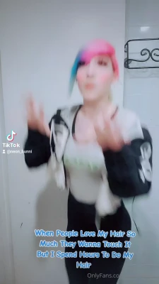 neon-bunni - Squishy boobies