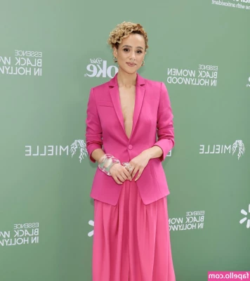 Nathalie Emmanuel [ nathalie-emmanuel ] - Morning All   Send me your requests for customs